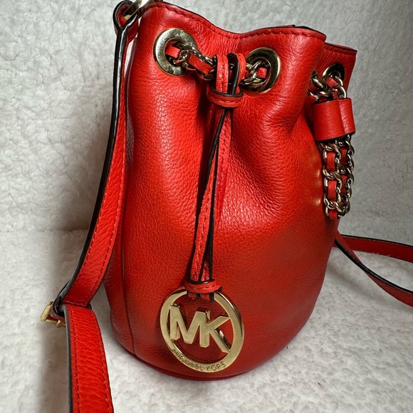 Michael Kors Red Bucket Shoulder Bag - Picture 2 of 10